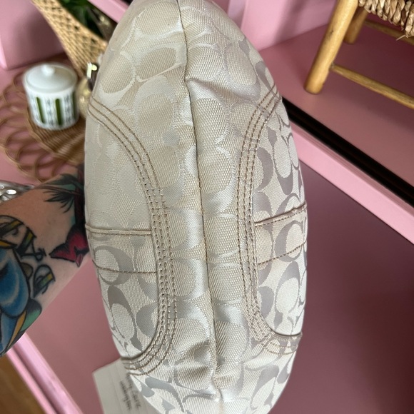 Coach white fabric shoulder bag - Picture 6 of 10